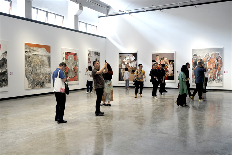 13.展览现场.jpg 13.展览现场.jpg